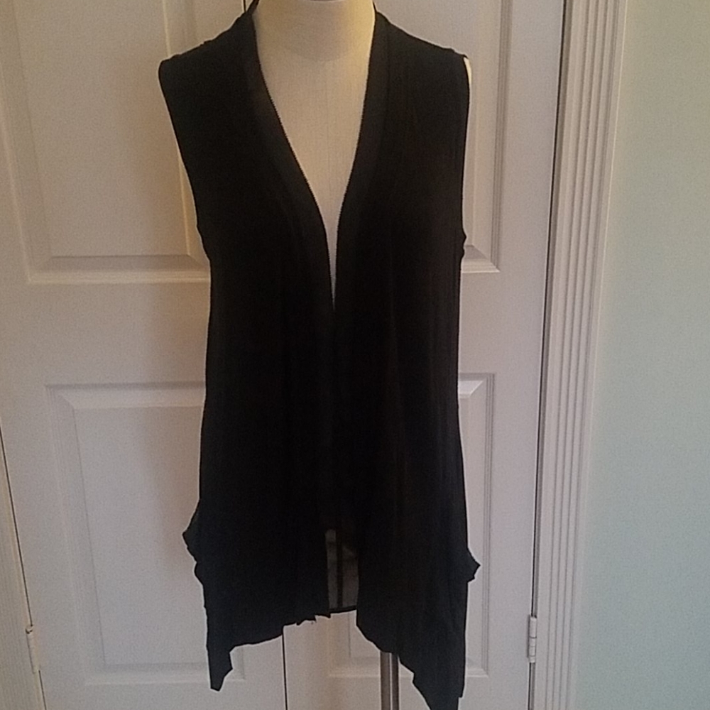 Black sleeveless vest